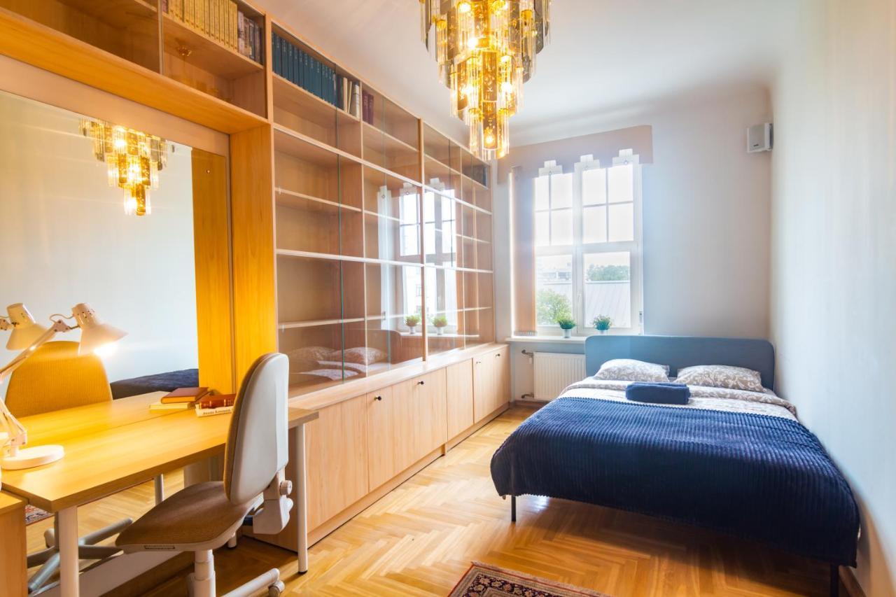 Classic Style Apartment In The Center Of Рига Екстериор снимка