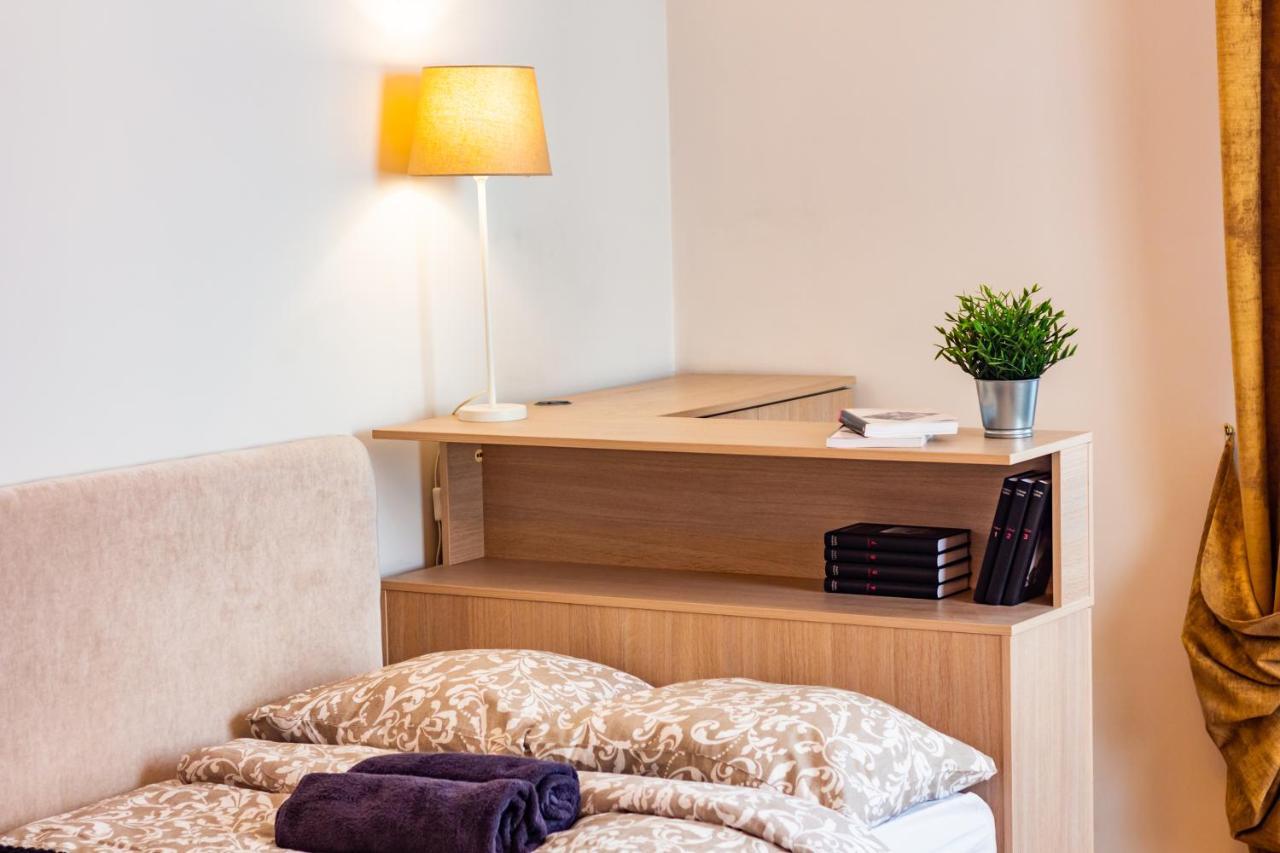 Classic Style Apartment In The Center Of Рига Екстериор снимка
