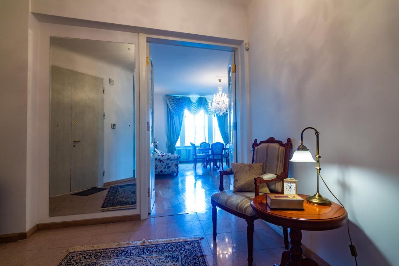 Classic Style Apartment In The Center Of Рига Екстериор снимка