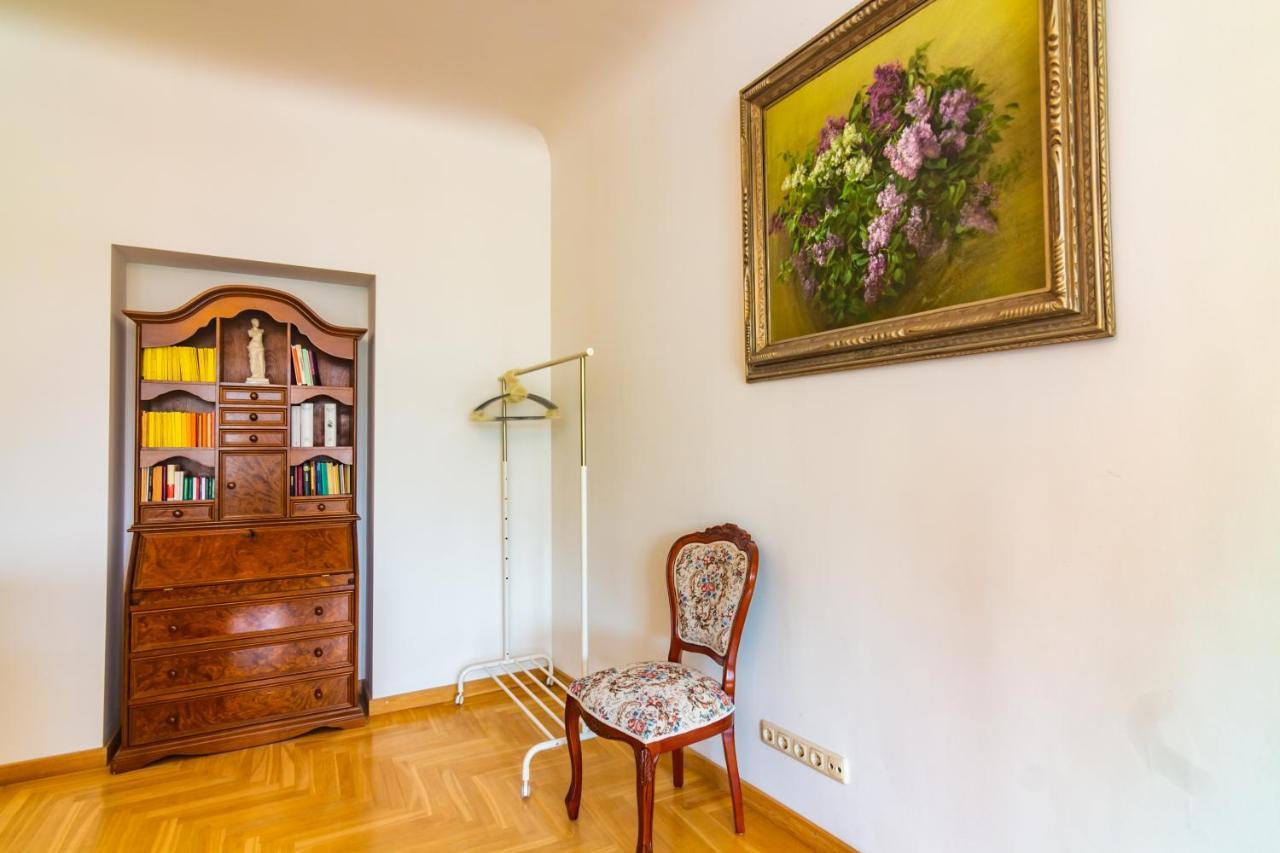 Classic Style Apartment In The Center Of Рига Екстериор снимка