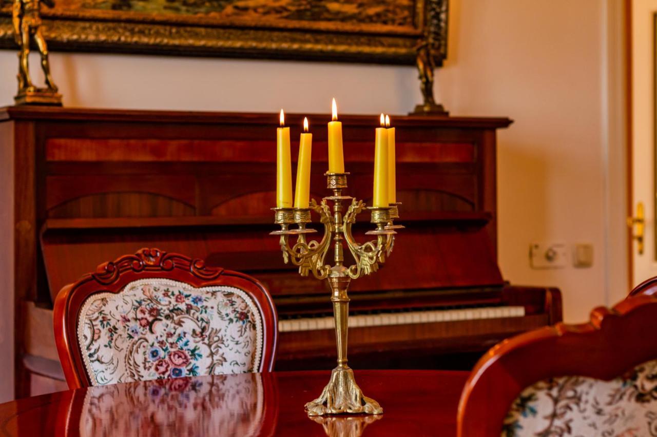 Classic Style Apartment In The Center Of Рига Екстериор снимка