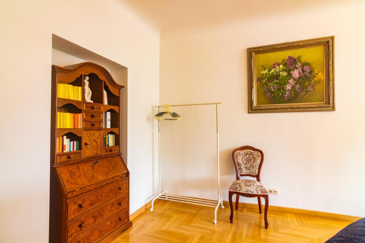 Classic Style Apartment In The Center Of Рига Екстериор снимка