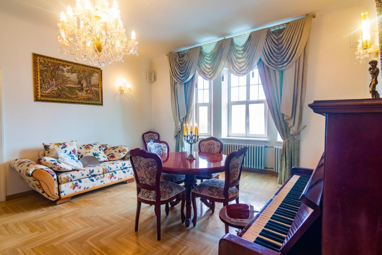 Classic Style Apartment In The Center Of Рига Екстериор снимка